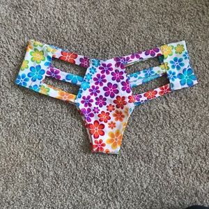 Daisy cutout bottoms